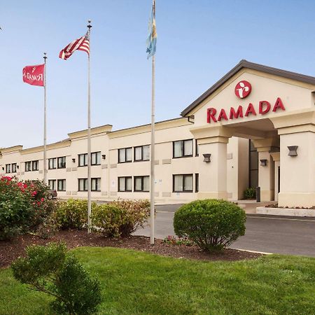 Ramada By Wyndham Newark/Wilmington Hotel Exterior foto
